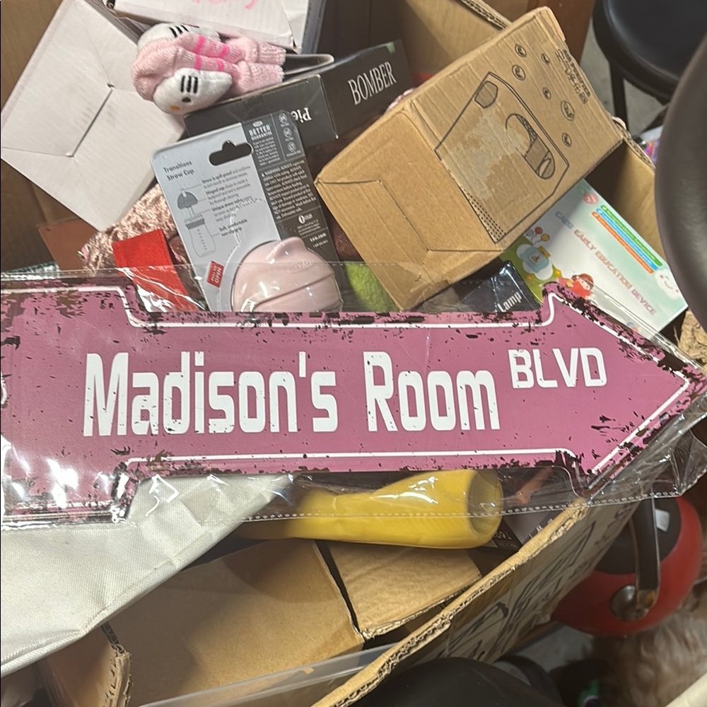 Pink Madison's Room Sign